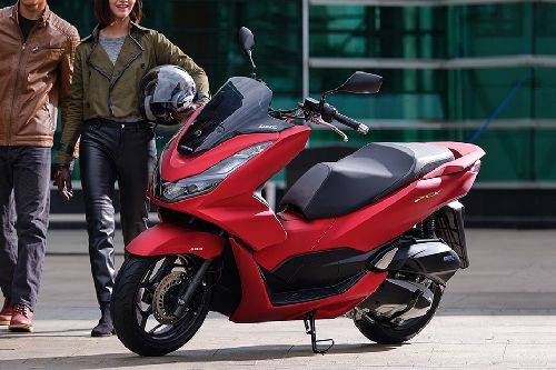 Honda PCX160 Slant Front View Full Image