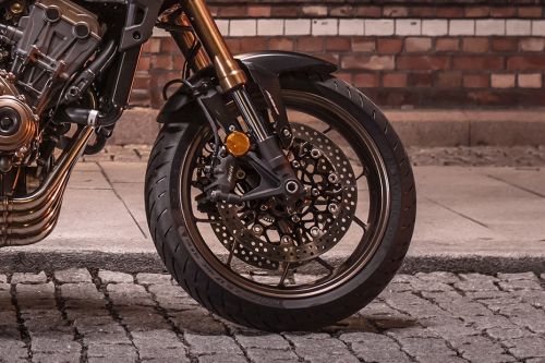 Ban depan Honda CB650R