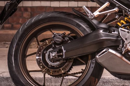 Rem belakang Honda CB650R