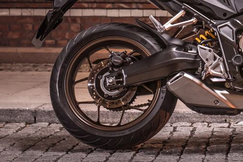 ban belakang Honda CB650R