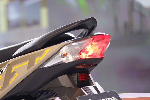 Lampu belakang Honda Beat Street