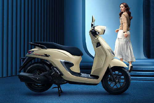 Samping kanan Honda Stylo 160
