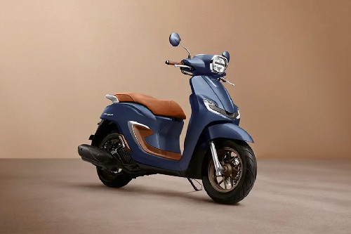 Tampak belakang serong Honda Stylo 160