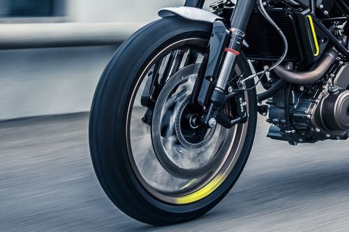 Ban depan Husqvarna Vitpilen 401