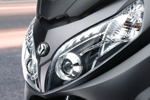 SYM Maxsym 600i Head Light View