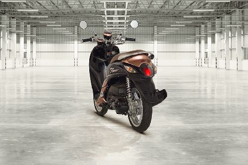 Tampak belakang kanan serong Yamaha Fino 125