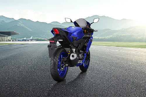 Tampak belakang Yamaha YZF R25