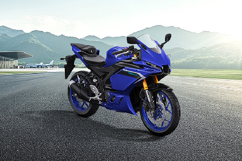 Tampak belakang serong Tampak belakang serong Yamaha YZF R25
