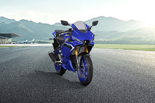 Tampak depan serong atas Yamaha YZF R25