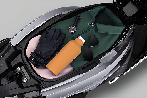 Tampak samping ruang bagasi Yamaha FreeGo