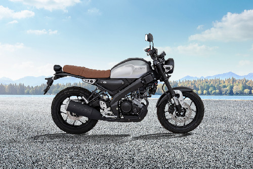 Samping kanan Yamaha XSR 155