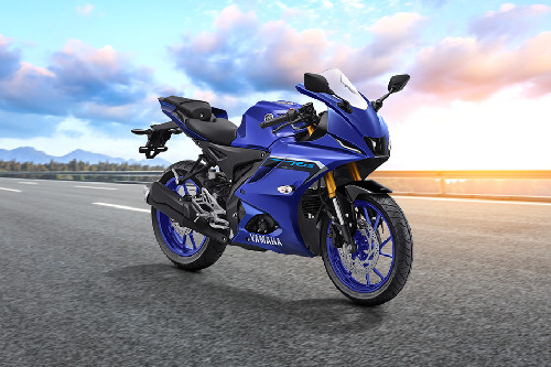 Tampak belakang serong Tampak belakang serong Yamaha R15 Connected
