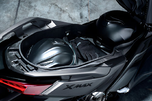 Glove box Yamaha Xmax Connected