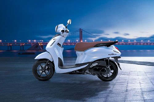 Samping Kiri Yamaha Grand Filano Hybrid Connected