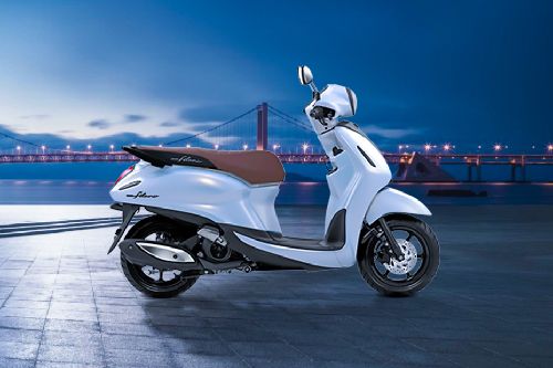 Motor Yamaha Grand Filano Hybrid Connected LUX 2024 di Indonesia