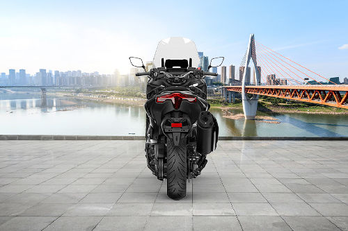 Tampak belakang Yamaha Tmax