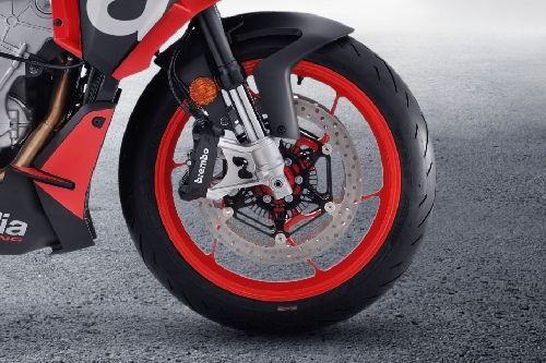 Ban depan Aprilia Tuono 660