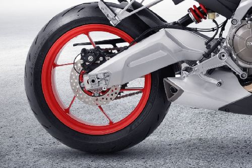 ban belakang Aprilia Tuono 660