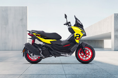 Right Side Viewfull Image Aprilia SR-GT SPORT 200 Right Side Viewfull Image