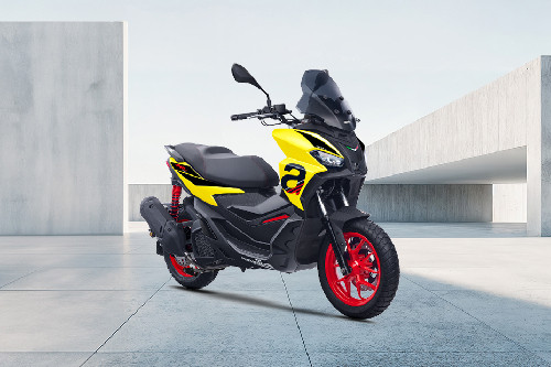 Slant Rear View Full Image Aprilia SR-GT SPORT 200 Slant Rear View Full Image