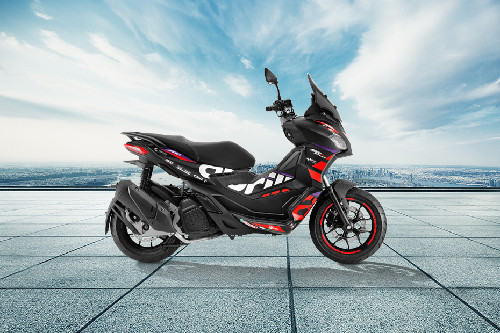 Samping kanan Samping kanan Aprilia SR-GT Replica