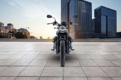 Moto Guzzi V7 III Front View Full Image