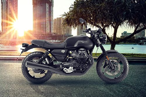 Motor Moto Guzzi V7 Stone Standard 2024 di Indonesia