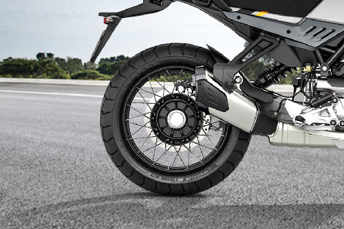 ban belakang Moto Guzzi Stelvio