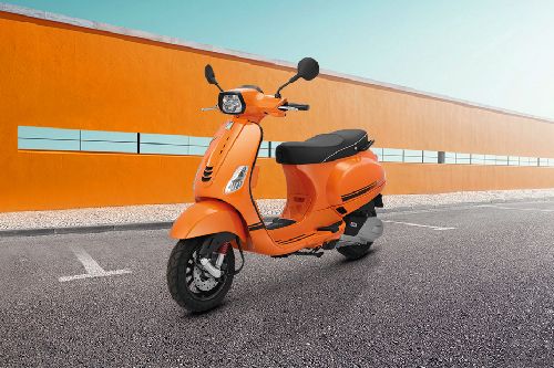 Tampak depan serong Vespa S