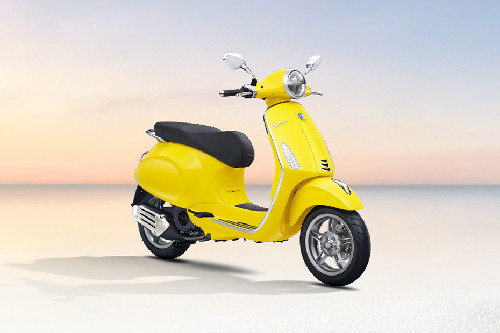 Tampak belakang serong Tampak belakang serong Vespa Primavera