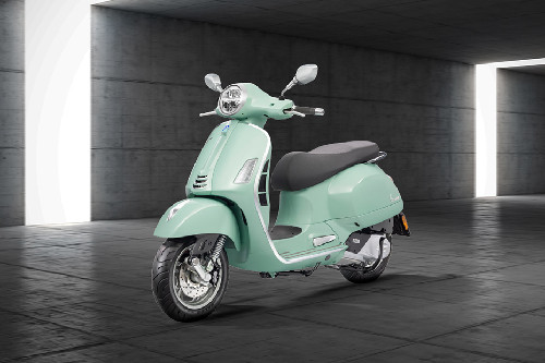 Slant Front View Full Image Vespa GTS 150 Slant Front View Full Image