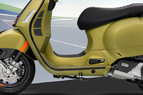 Ruang kaki Vespa GTS Super Sport 150 