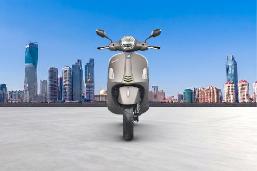 Tampak depan Vespa GTS Super Tech 250