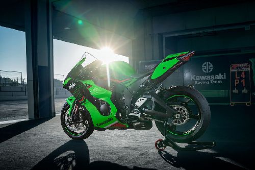 Tampak belakang Kawasaki Ninja ZX10-R