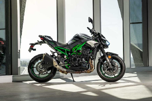 Right Side Viewfull Image Kawasaki Z900 Right Side Viewfull Image