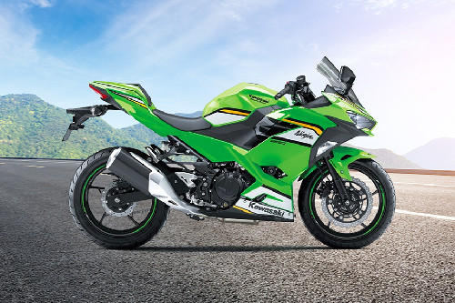 Samping kanan Kawasaki Ninja 250