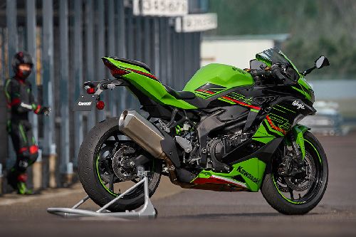 Tampak belakang Kawasaki Ninja ZX-4RR
