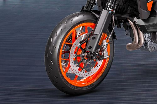 Front Tyre View KTM 890 SMT Front Tyre View