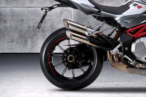 ban belakang MV Agusta Brutale 1090 RR