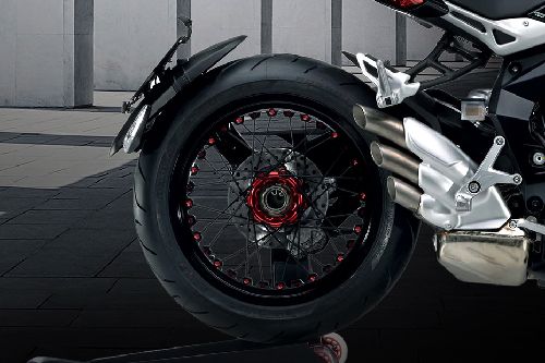 ban belakang MV Agusta Dragster