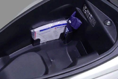 Tampak samping ruang bagasi Suzuki Burgman Street 125 EX