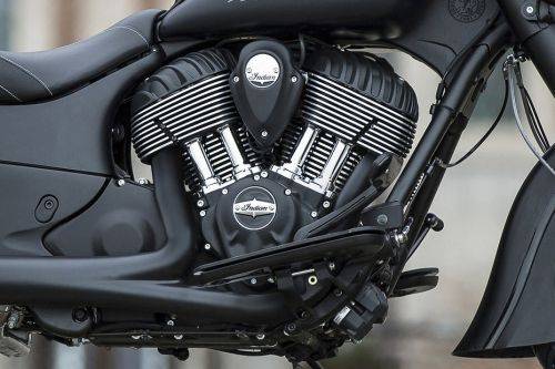 Harley Davidson Street Bob vs Indian Chief Dark Horse - Which is Better?