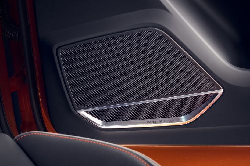 Speakers View of Audi Q3