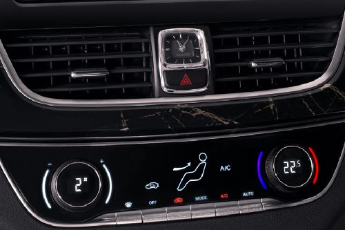 Front AC Controls of Wuling Cortez