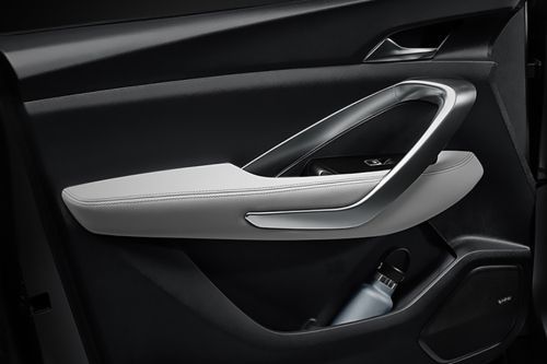 Handle pintu dalam Wuling Almaz