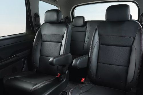 Kursi belakang Wuling Confero S