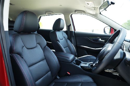 Kursi penumpang Glory 560