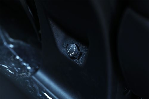 Power outlet DFSK Glory 560