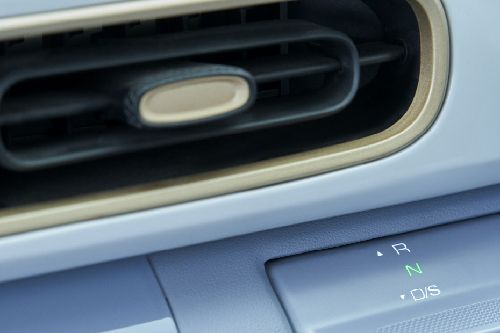 Ventilasi AC depan samping Seres E1