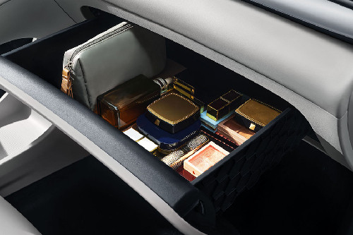 Glove box terbuka Geely EX2